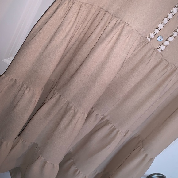 Tan lace dress - Picture 4 of 8